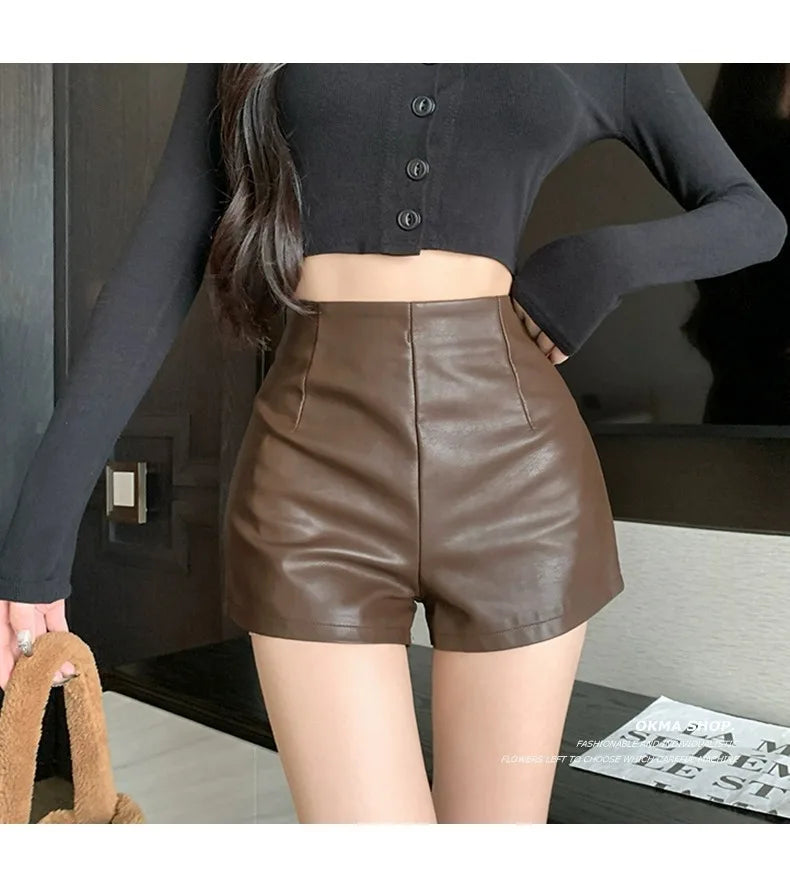 Shorts Feminino de Couro Preto Slim Fit
