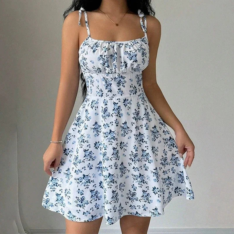 Vestido Curto Floral com Alças Finas