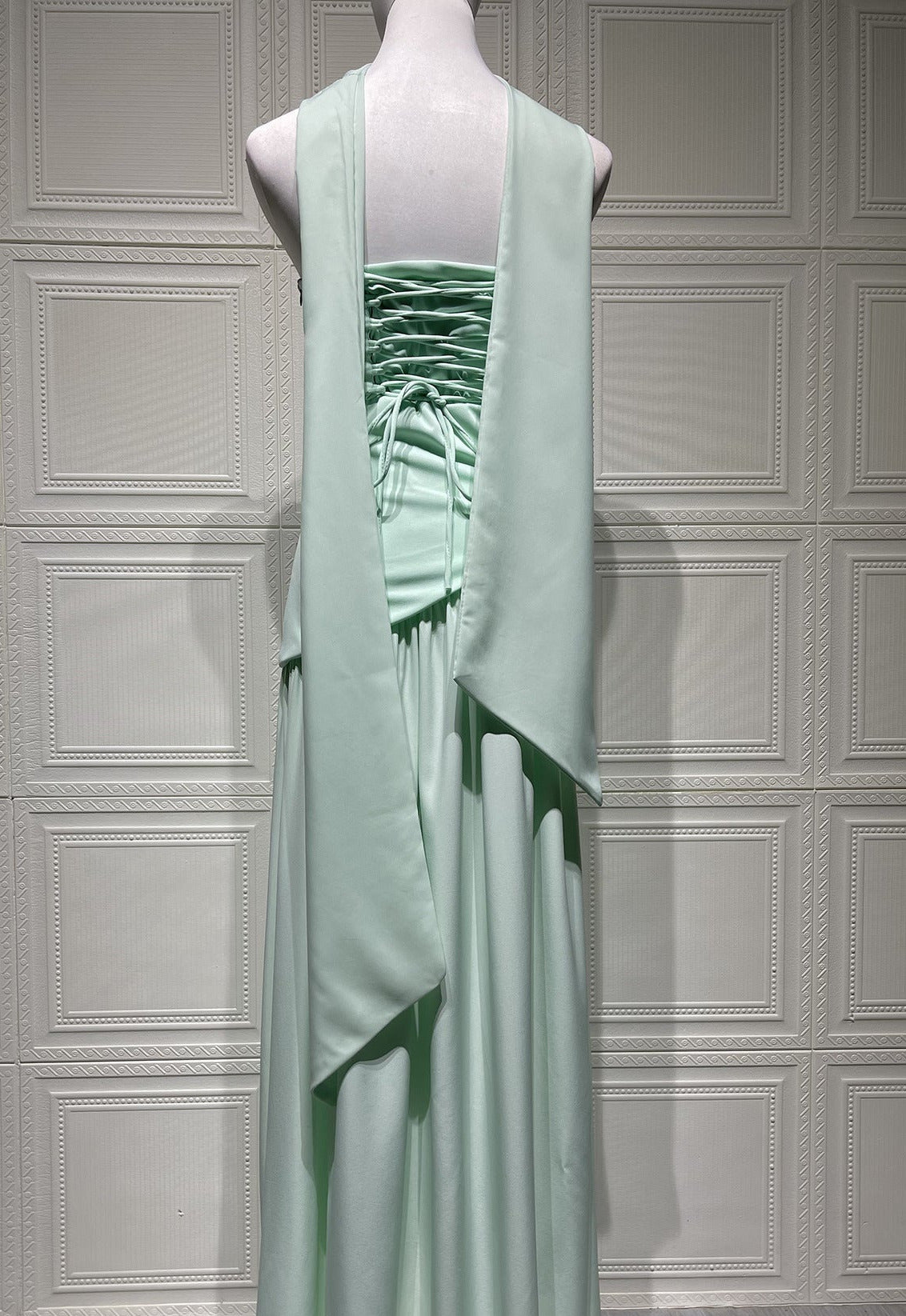 Vestido Celeste – Elegância Contemporânea & Caimento Perfeito