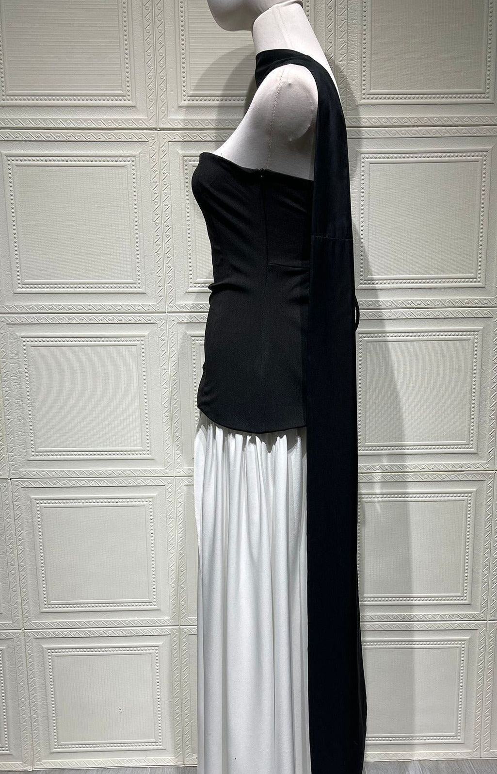 Vestido Celeste – Elegância Contemporânea & Caimento Perfeito