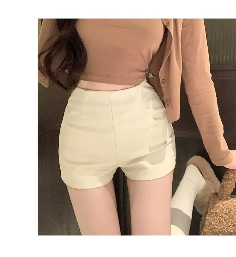 Shorts Feminino de Couro Preto Slim Fit