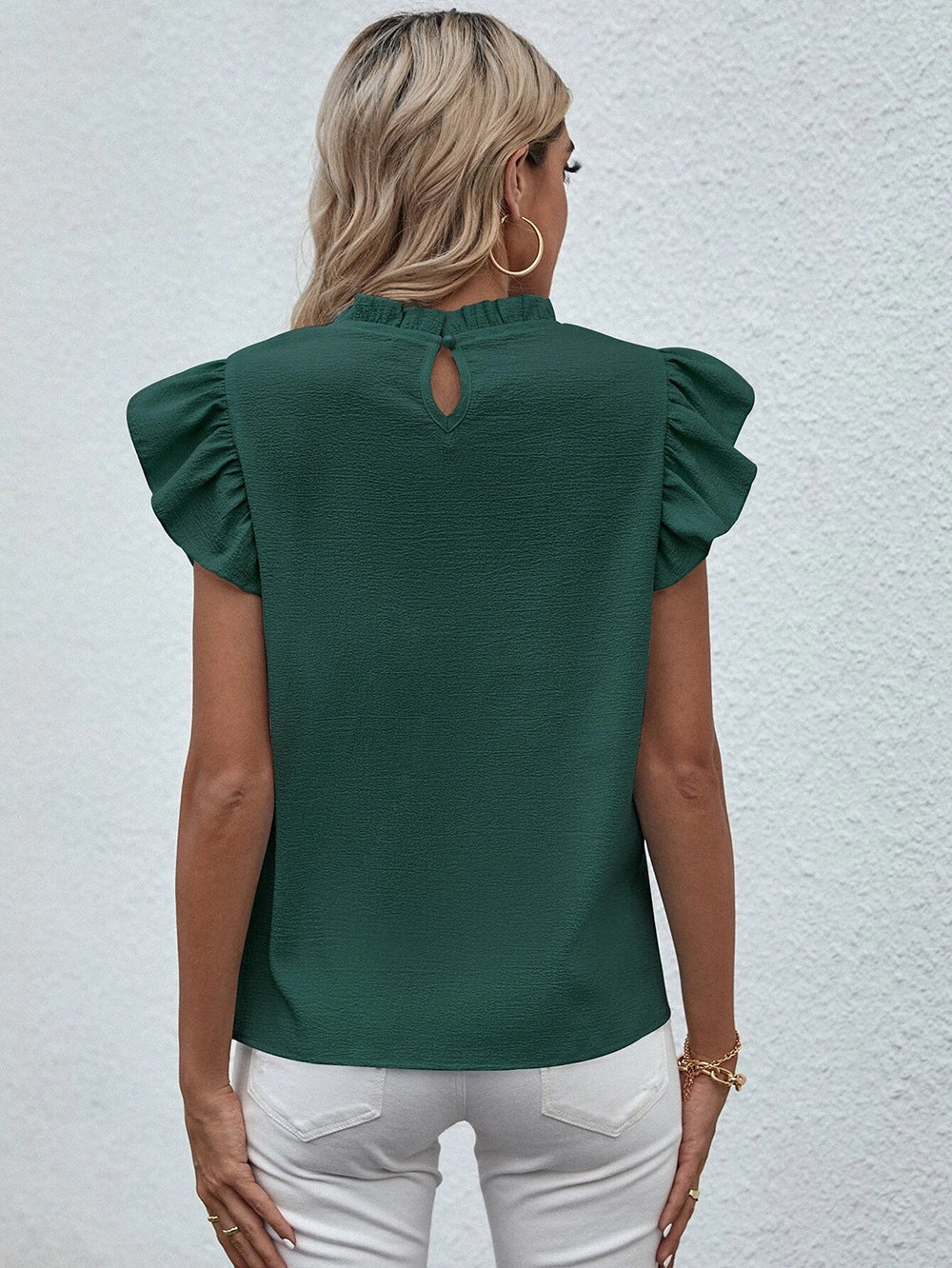 Blusa Capri – Babados & Elegância Minimalista