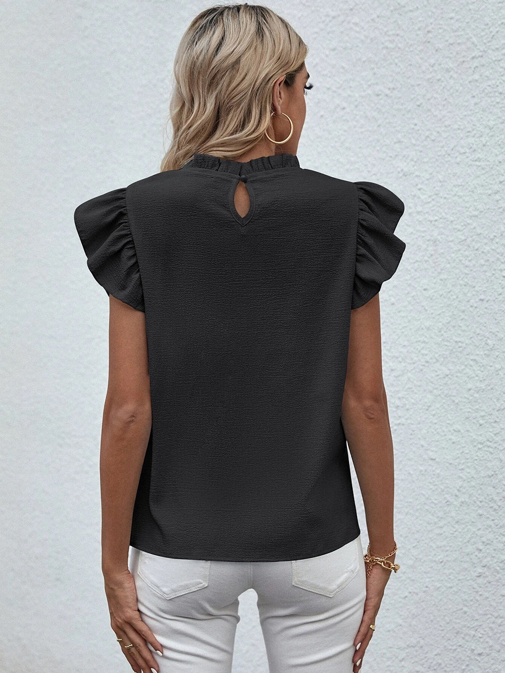 Blusa Capri – Babados & Elegância Minimalista