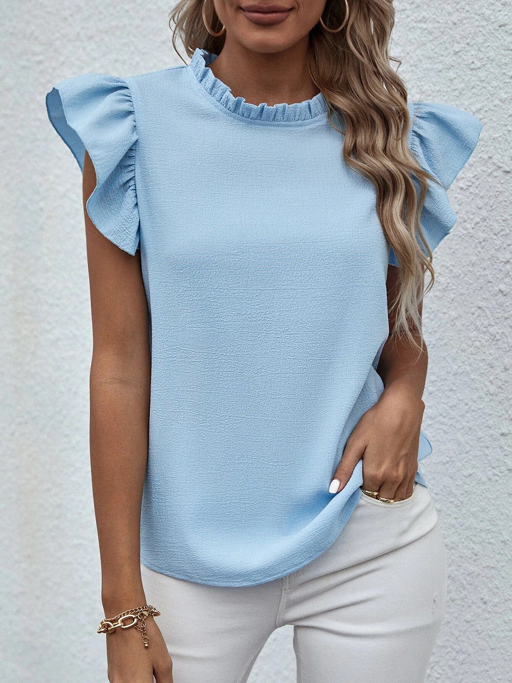 Blusa Capri – Babados & Elegância Minimalista