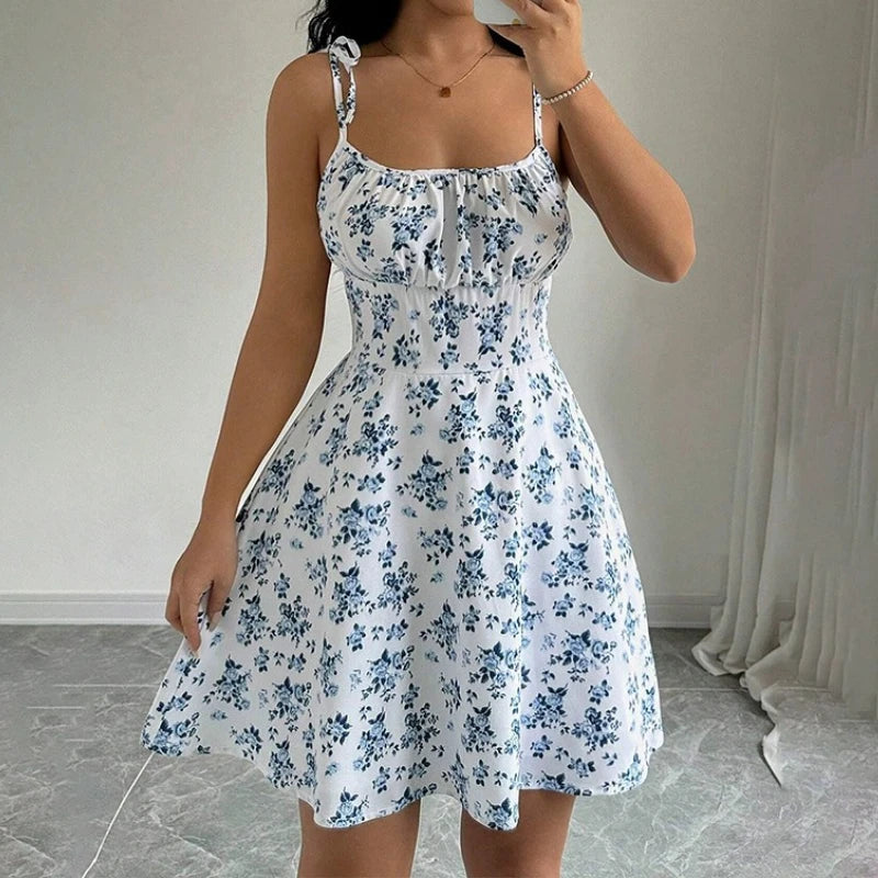 Vestido Curto Floral com Alças Finas