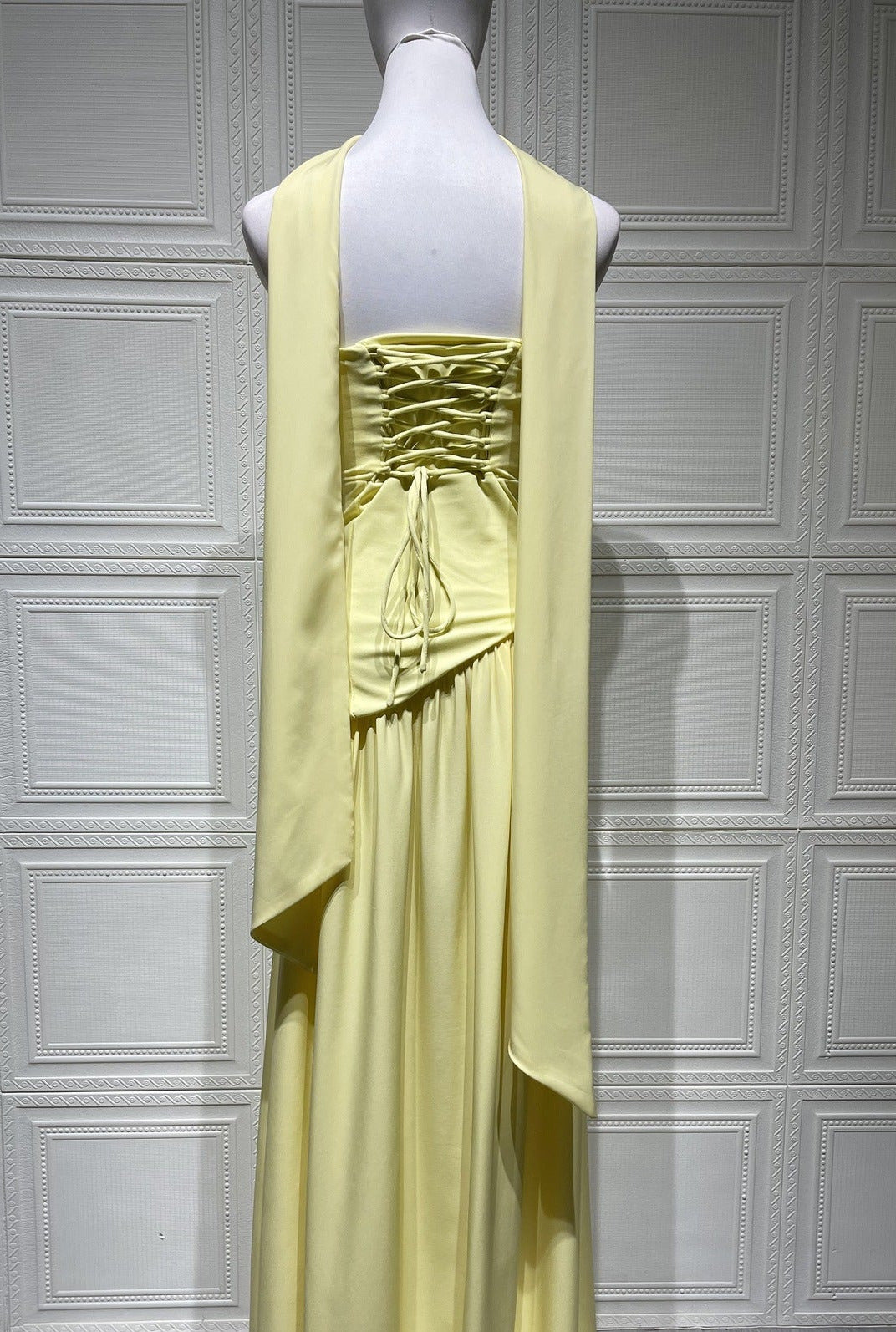 Vestido Celeste – Elegância Contemporânea & Caimento Perfeito