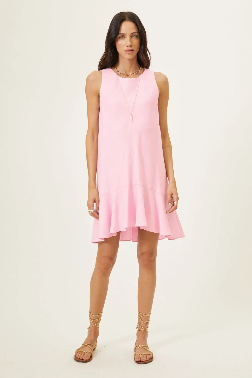 Vestido Curto em Linho com Recortes