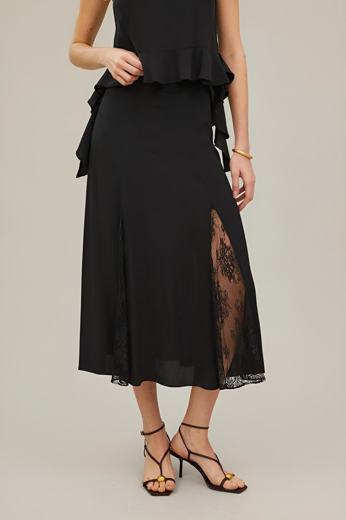 Saia Midi Godê RYVEI com Renda