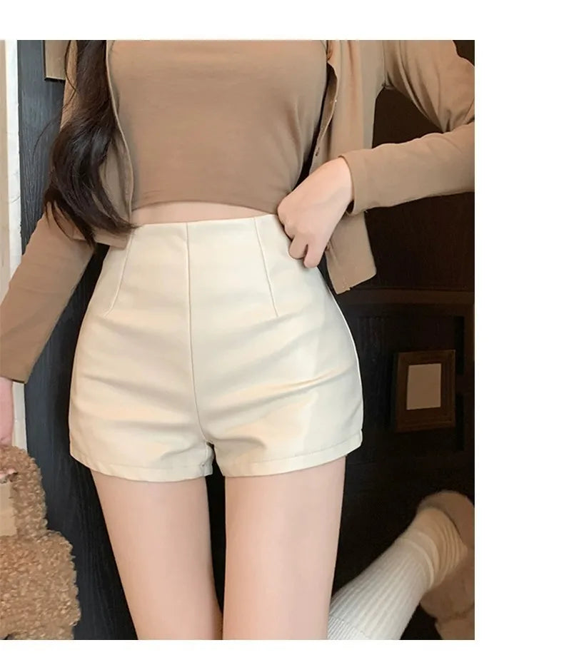 Shorts Feminino de Couro Preto Slim Fit