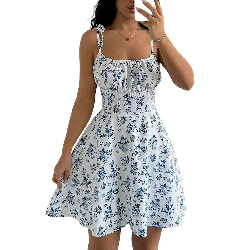 Vestido Curto Floral com Alças Finas