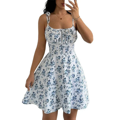 Vestido Curto Floral com Alças Finas