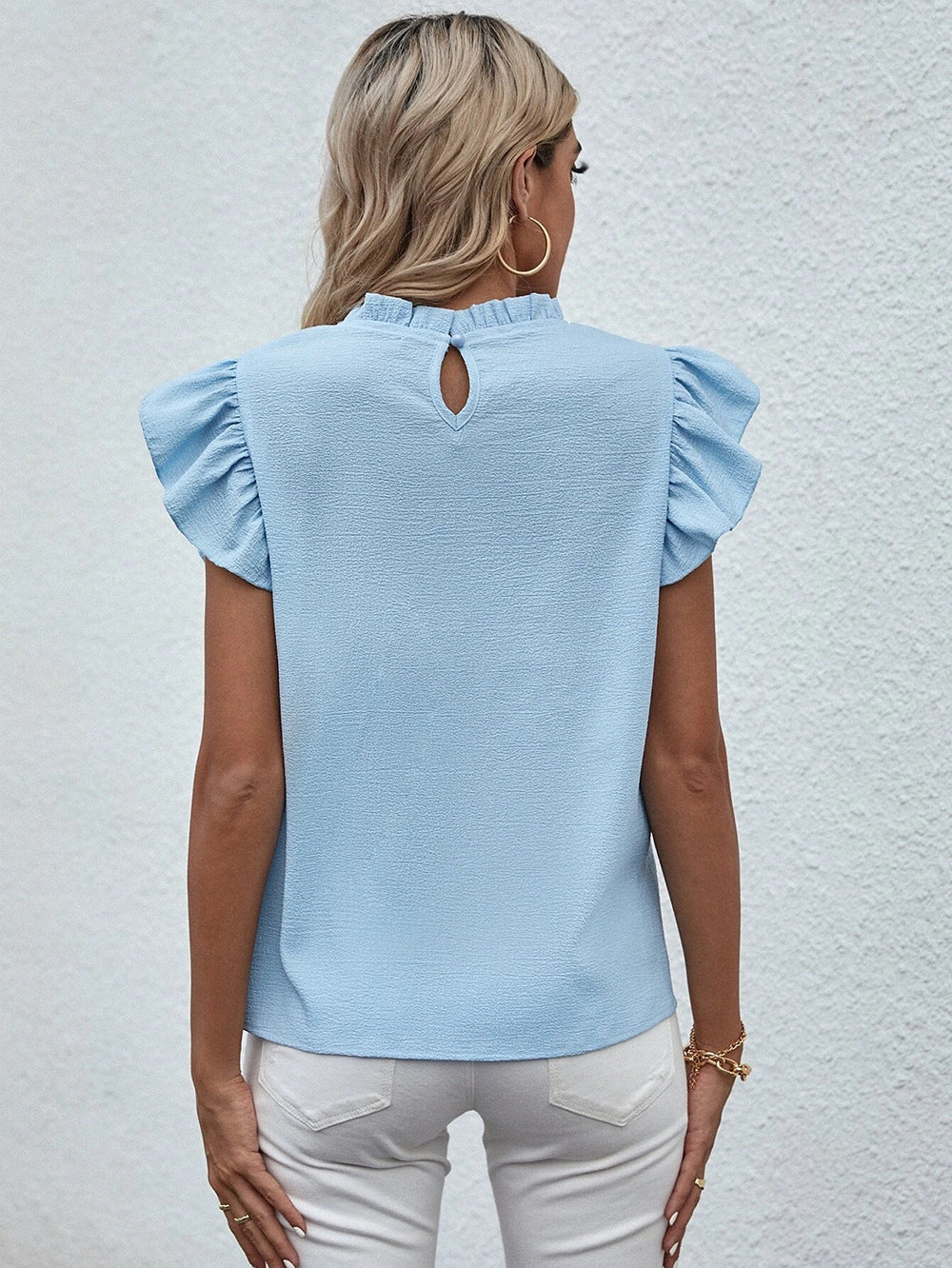 Blusa Capri – Babados & Elegância Minimalista