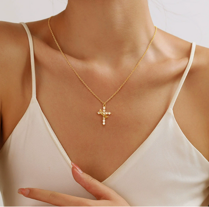 Colar Cruz Dourada com Cristais – Símbolo de Fé e Luz