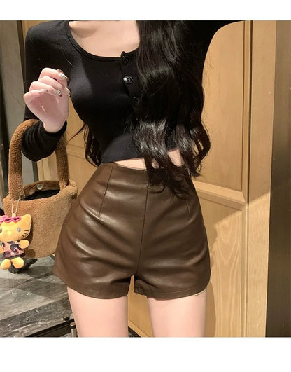 Shorts Feminino de Couro Preto Slim Fit