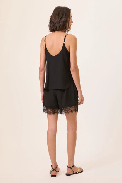 Shorts com Renda na Barra